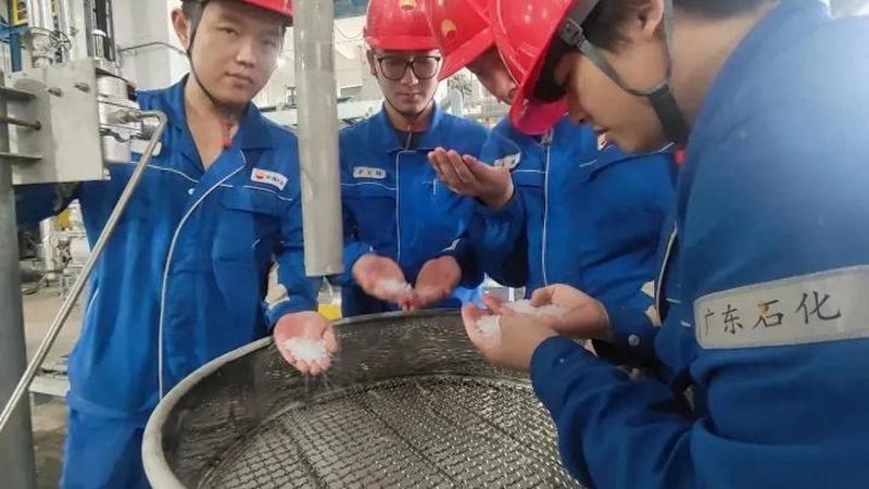 汽车车灯胶粘剂：型号规格揭秘与应用解析